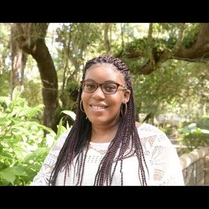 Meet your Posher, Dionna